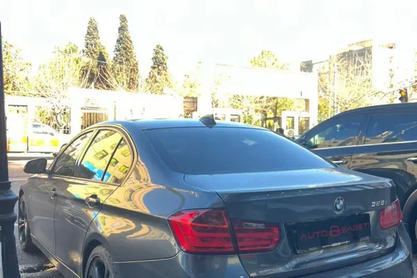 ب ام و، سری 3 سدان