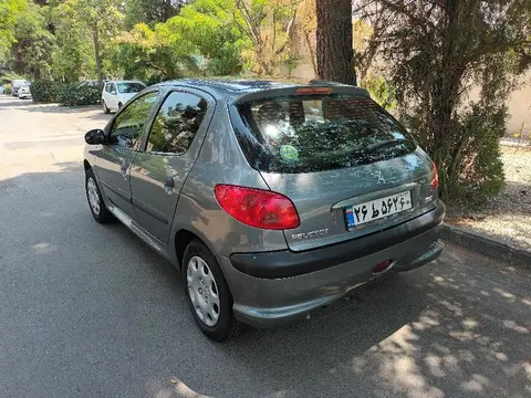 پژو، 206