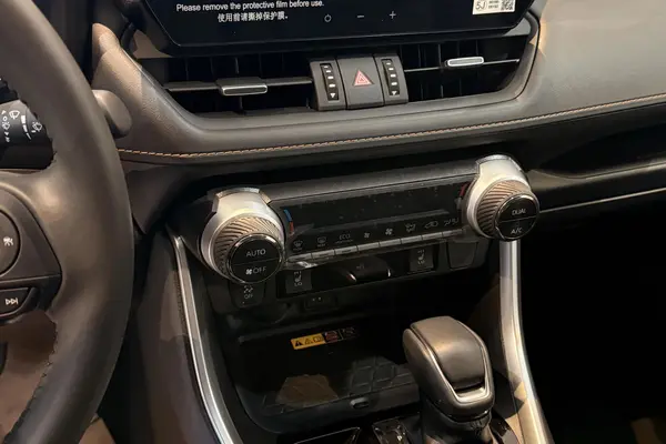 تویوتا، راوفور هیبرید