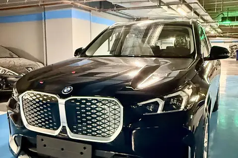 ب ام و، iX1