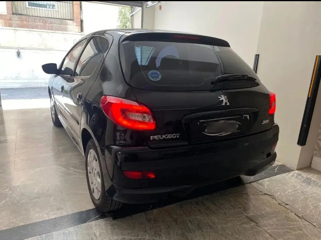 پژو،  207