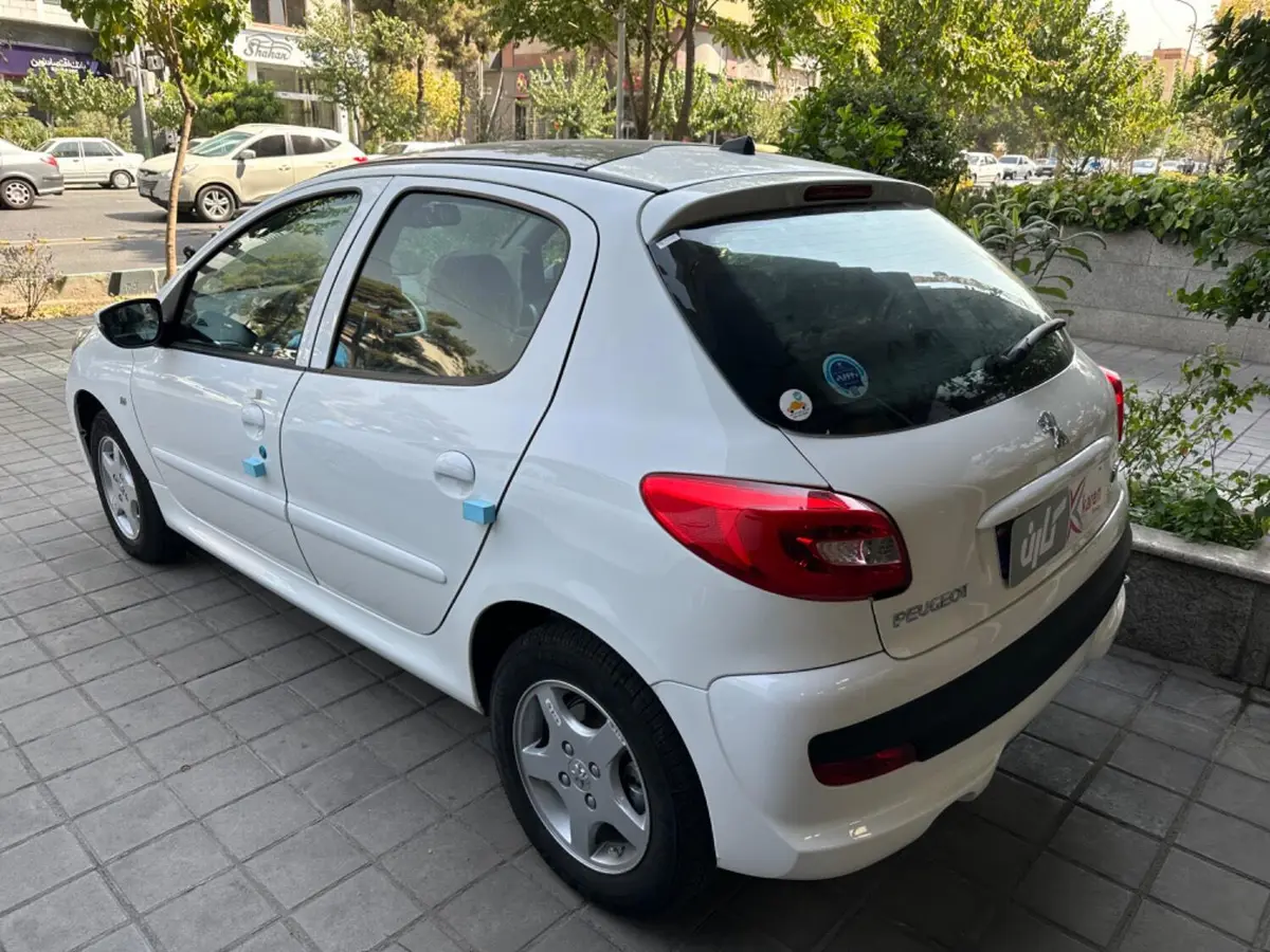 پژو،  207