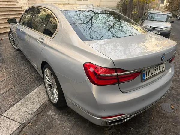 ب ام و، سری 7