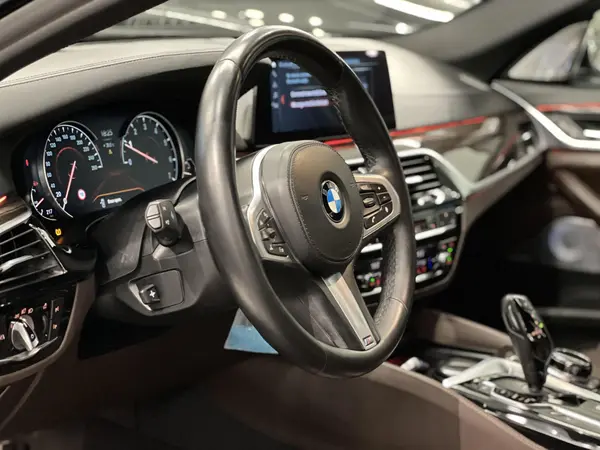 ب ام و، سری 5 سدان