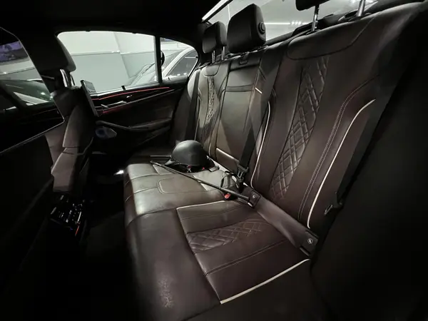 ب ام و، سری 5 سدان