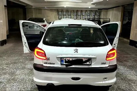 پژو، 206