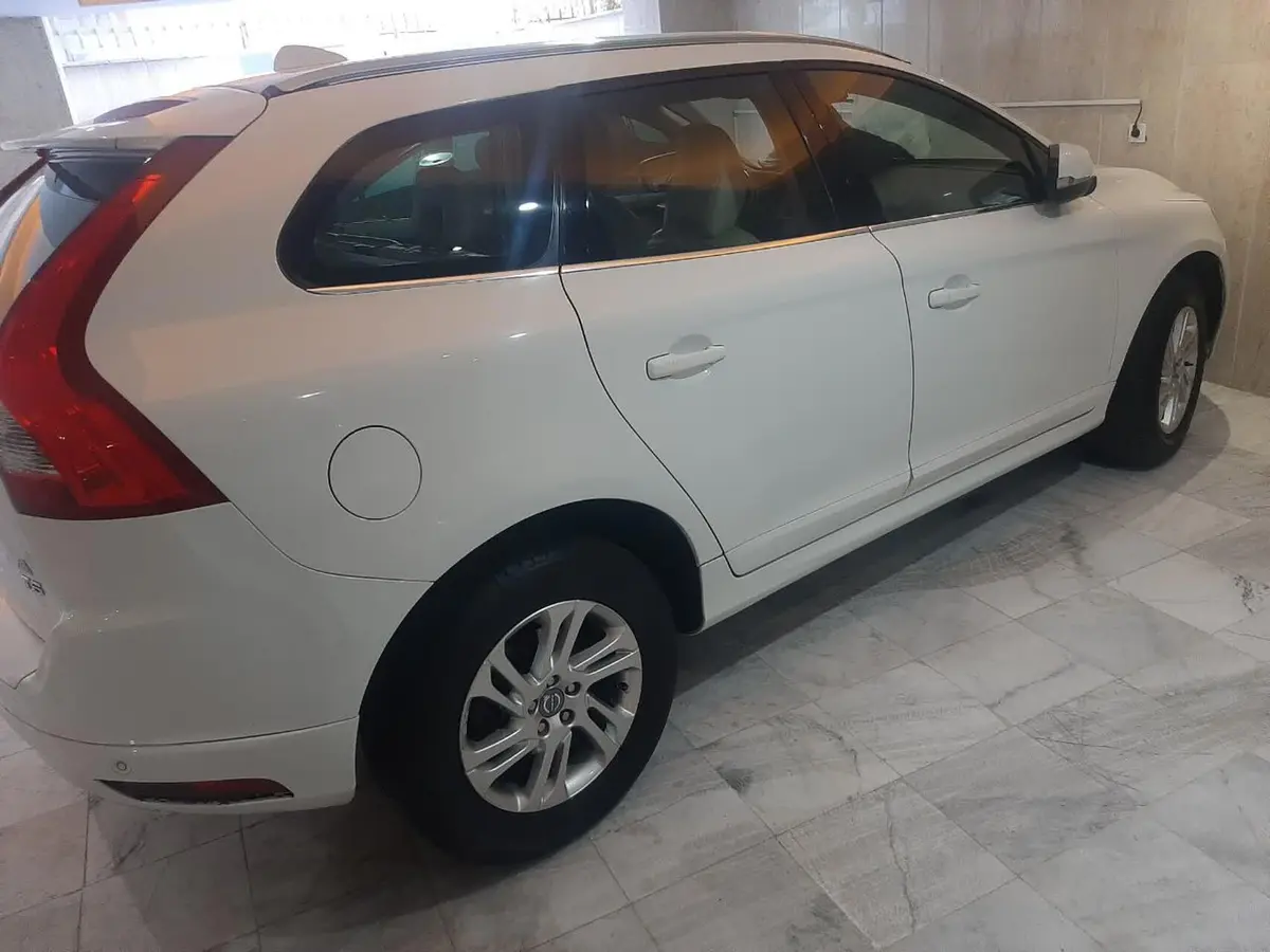 ولوو،  XC60