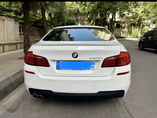 ب ام و، سری 5 سدان