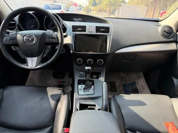 مزدا، 3 نیو صندوق دار