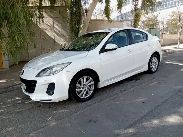 مزدا، 3 نیو صندوق دار