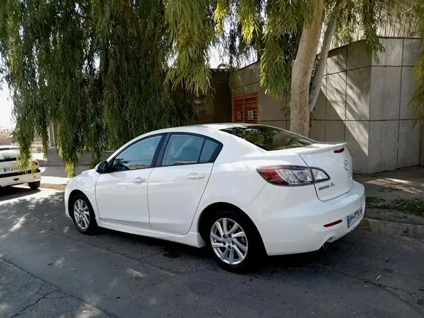 مزدا، 3 نیو صندوق دار