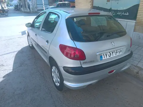 پژو، 206