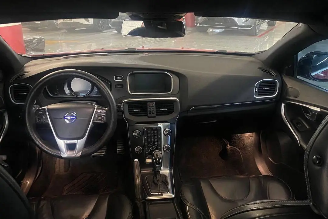 ولوو  V40