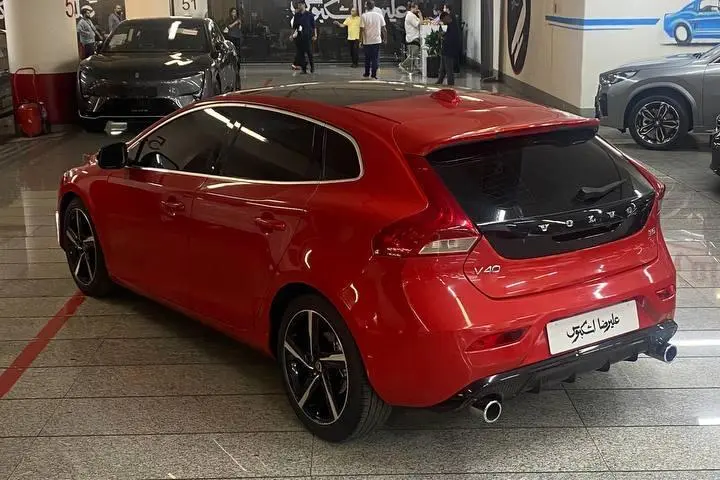 ولوو  V40