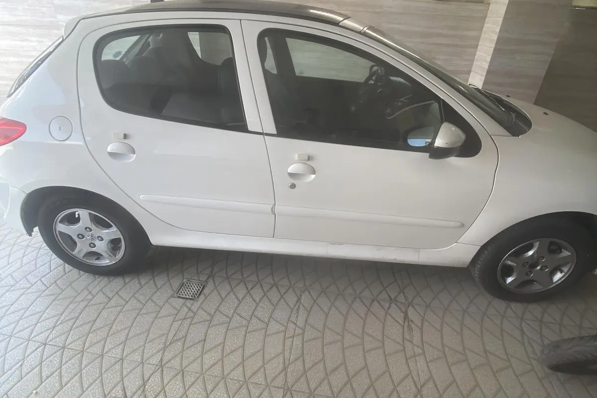 پژو،  207