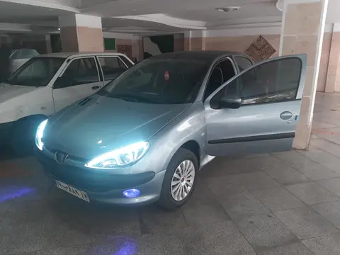 پژو، 206