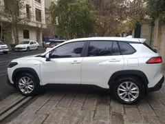 تویوتا، کرولا کراس هیبرید