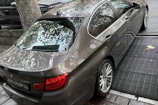 ب ام و، سری 5 سدان