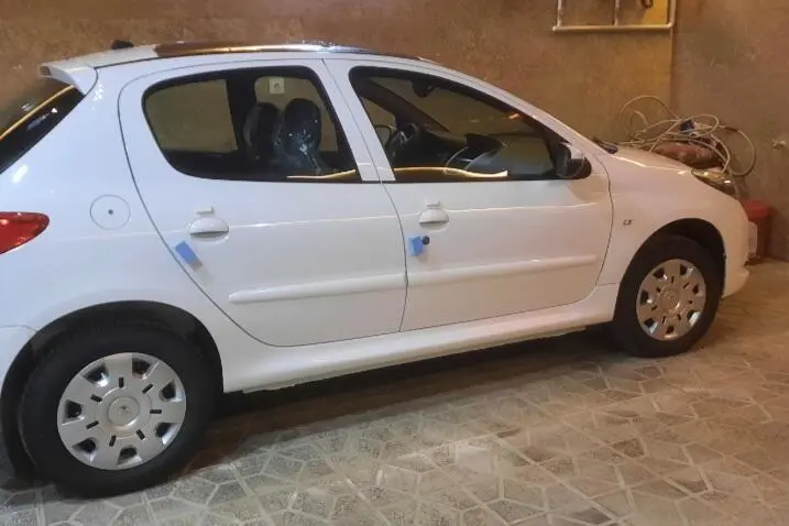 پژو،  207