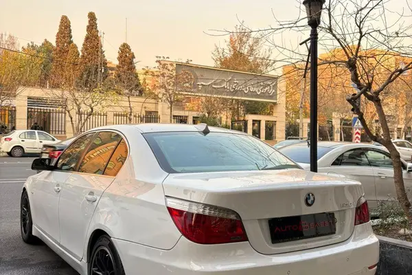 ب ام و، سری 5 سدان