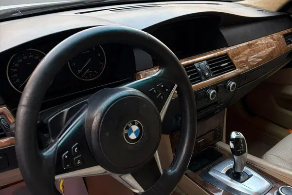 ب ام و، سری 5 سدان