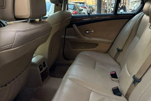 ب ام و، سری 5 سدان