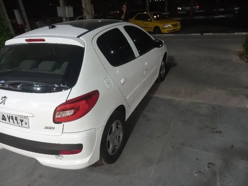 پژو،  207