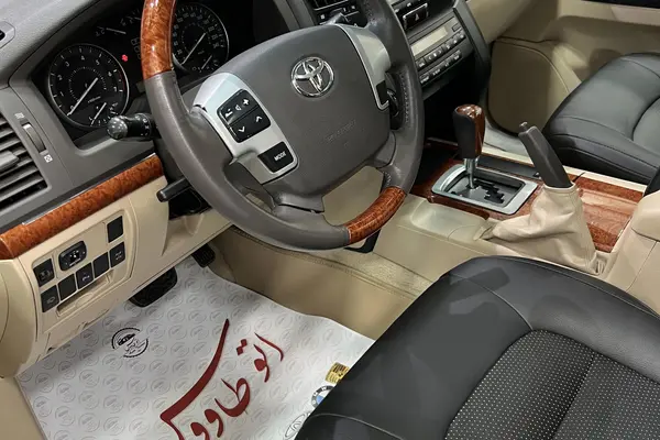 تویوتا، لندکروز چهار در