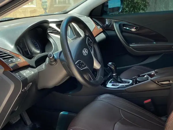 هیوندای، آزرا (گرنجور)