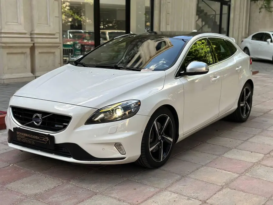ولوو، V40