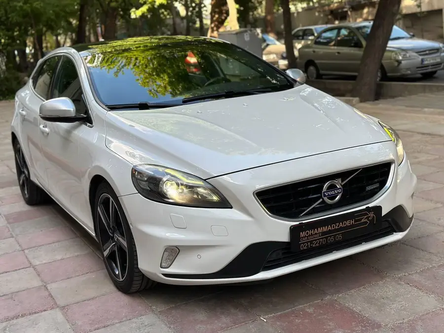 ولوو، V40