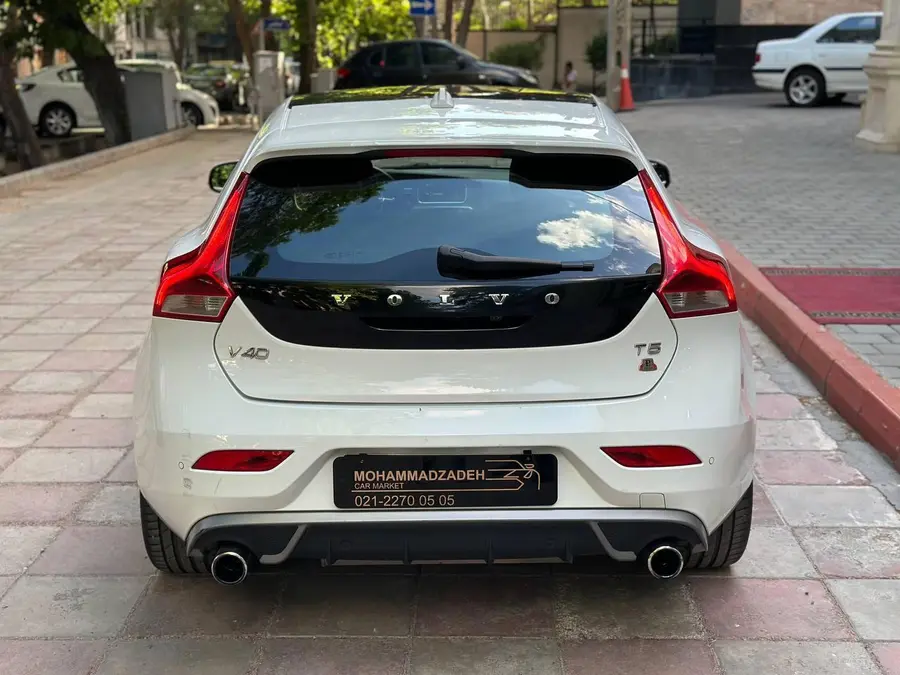 ولوو، V40