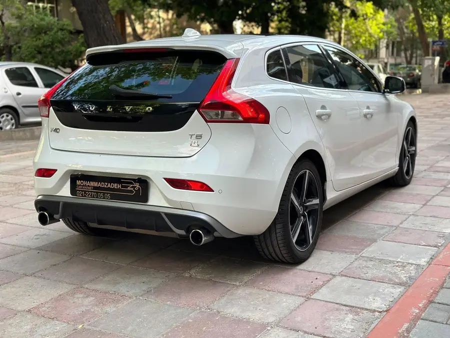 ولوو، V40