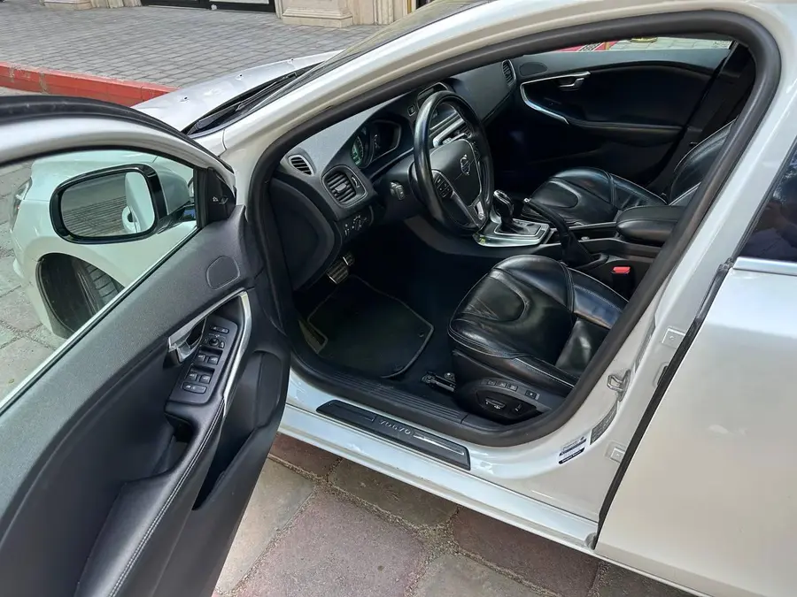 ولوو، V40