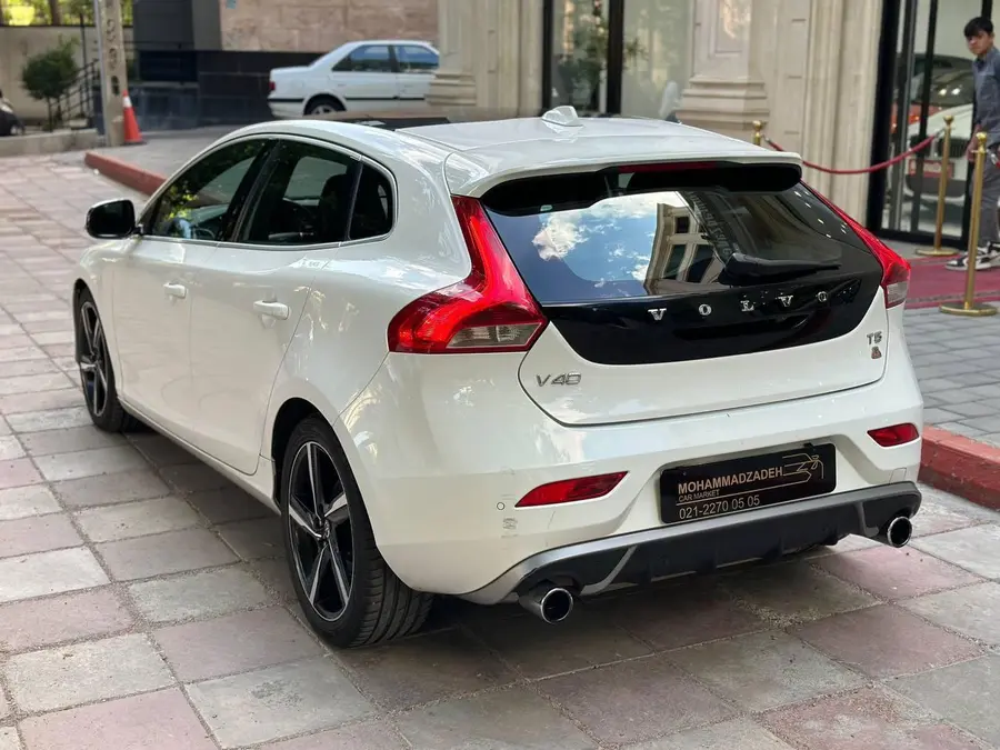 ولوو، V40