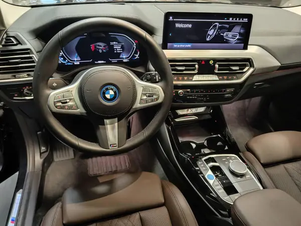 پیش فروش ب ام و، iX3