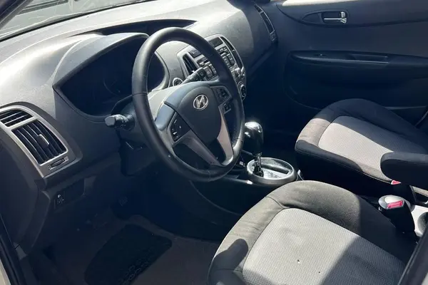 هیوندای  i20