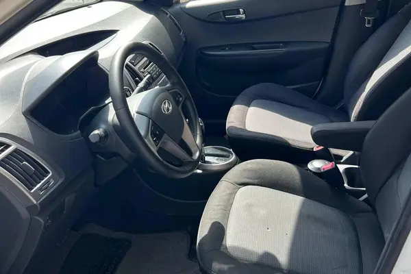 هیوندای  i20