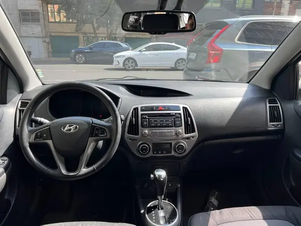 هیوندای  i20