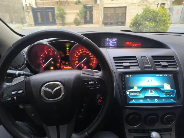 مزدا، 3 نیو صندوق دار