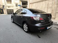 مزدا، 3 نیو صندوق دار