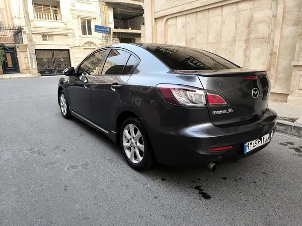 مزدا، 3 نیو صندوق دار