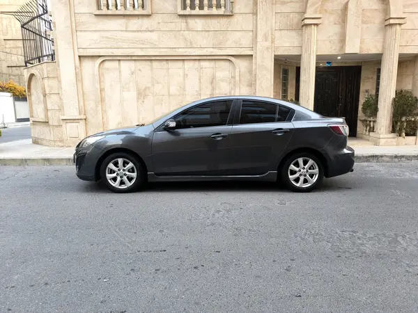 مزدا، 3 نیو صندوق دار