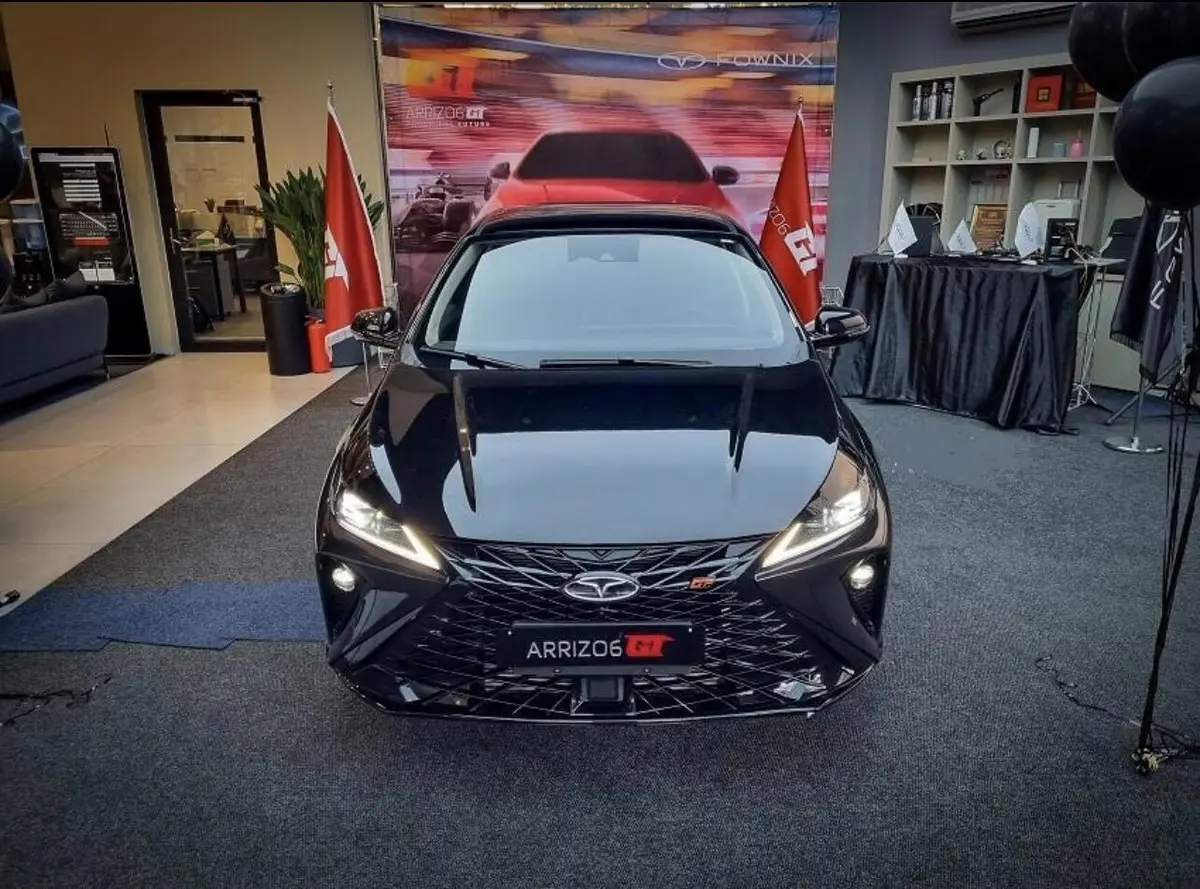فونیکس،  آریزو 6 جی تی (Z6 GT)