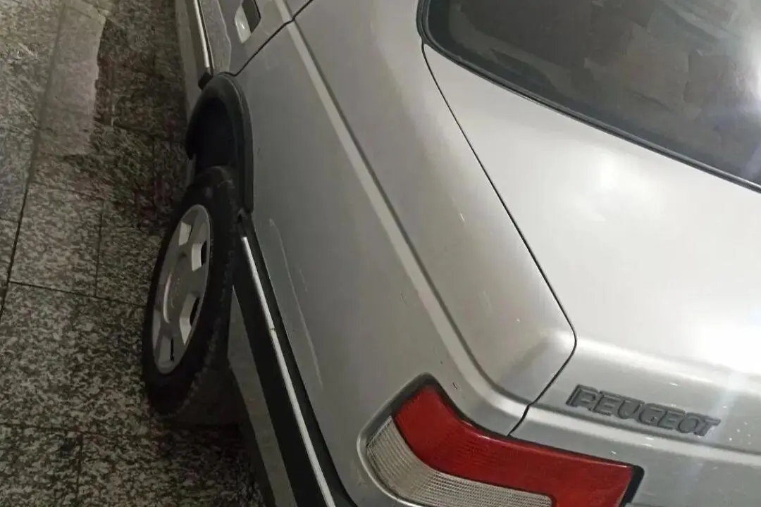 پژو،  405