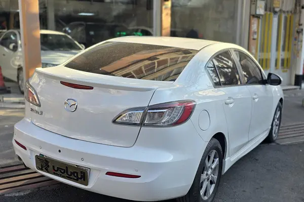 مزدا، 3 نیو صندوق دار