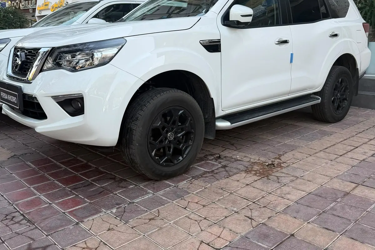 نیسان،  ترا