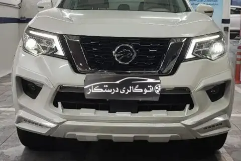 نیسان، ترا