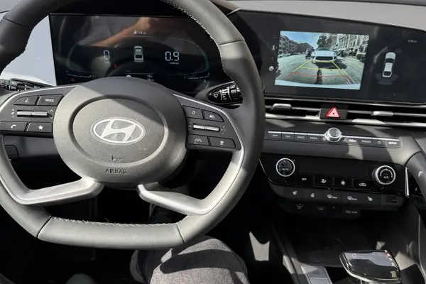 هیوندای، النترا