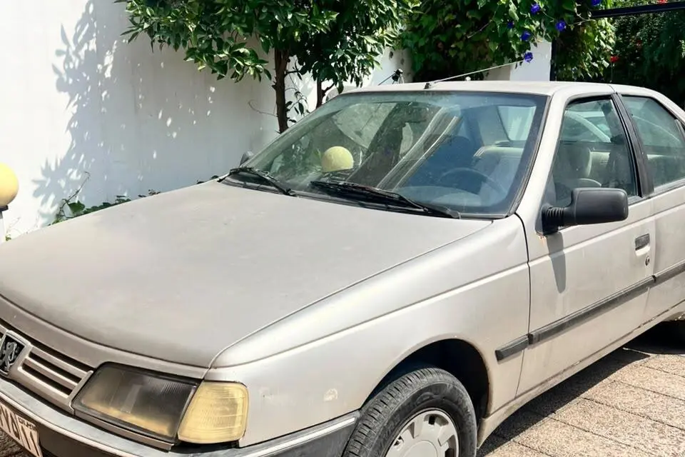 پژو،  405